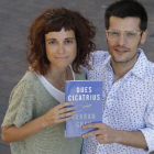 La psicòloga Anna Lloret, ahir al costat de l’autor del llibre, el periodista lleidatà Ferran Grau.