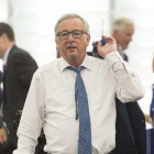 El president de la Comissió Europea, Jean-Claude Juncker, caminant ahir pel ple.