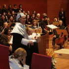 Joan Manuel Serrat va ser investit aquest dimecres doctor 'honoris causa' en un acte que va deixar petit l'Auditori Enric Granados