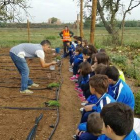 Els joves alumnes aprendran a conrear la terra.