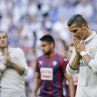 Bale i Cristiano Ronaldo es lamenten a l’acabar el partit per la falta de punteria.