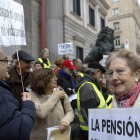 Movilización de pensionistas ayer a las puertas del Congreso en defensa de la prestación.