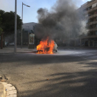 Un foc per una avaria destrueix un cotxe a Balàfia