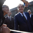 El director Oliver Stone, ahir amb admiradors al festival.