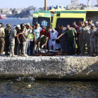 Militars col·laboren en el rescat del naufragi a Egipte.