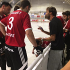 Xavi Roy dóna instruccions als seus jugadors ahir a Palafrugell.