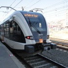 El tren de la línia de la Pobla va ser operat ahir ja per maquinistes de FGC a l’estació de Lleida.