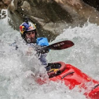 Aniol Serrasolses, durant el seu descens en aigües del riu Otzal, a Àustria.