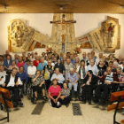 Fotografia de grup de les religioses i fidels ahir després de la missa celebrada durant el seu comiat a l’església de la Mercè. 