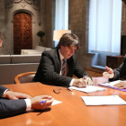 Oriol Junqueras i Carles Puigdemont van rebre ahir la notificació de la interlocutòria del Constitucional.