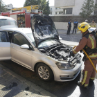 Sufoquen un incendi al motor d’un cotxe a Ciutat Jardí