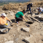 Treballs d’excavació al jaciment arqueològic de la serra del Calvari, a la Granja d’Escarp.