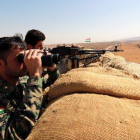 Combatents peixmergues kurdoiraquians en primera línia de combat.