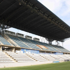 Una vista de l’estadi amb la tribuna al fons.