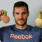 El lleidatà Saül Craviotto, amb les medalles guanyades a Rio de Janeiro.
