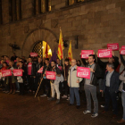 Concentració ahir a la plaça de la Paeria de Lleida en suport del regidor de la CUP de Vic.
