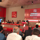 Un moment de la reunió del PSC ahir per ratificar el seu ‘no’ a Rajoy.