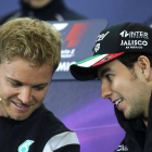 Rosberg i Pérez, ahir durant la roda de premsa.