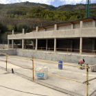 Estat actual de les obres de la piscina municipal de Sort.
