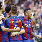 Els jugadors del Barça celebren el 2-3 que va anotar Messi a Mestalla i que ha desfermat la polèmica.