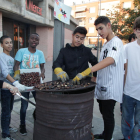 A l’esquerra, dos imatges de la festa a la Bordeta. A la dreta, els alumnes d’Infantil i Primària del col·legi Santa Anna de Lleida celebrant el Halloween.