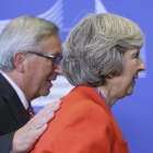 Juncker y May, ayer en Bruselas.