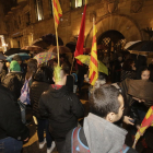 Un centenar de personas se concentraron ante la Paeria de Lleida ayer en defensa de la alcaldesa de Berga.