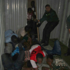 Una veintena de subsaharianos se escondían en un camión.