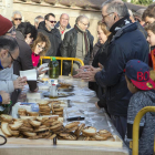 Almuerzo popular en la localidad de Belianes, en el Urgell,  donde se repartieron 2.000 raciones de arenques con tostadas.