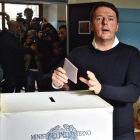 El primer ministro italiano Matteo Renzi en el momento de emitir ayer su voto.