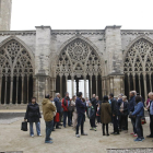 Visitantes en el claustro en la última edición del Dia de la Seu Vella, con puertas abiertas al monumento.
