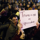 Ciudadanos protestan en Nueva York contra el resultado electoral que dió a Donald Trump la presidencia de Estados.