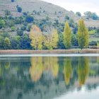 El lago de Montcortés suministra a los vecinos.