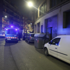 El desplegament policial d’ahir a la nit per al desallotjament de l’edifici okupat a Corts Catalanes.