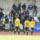 Els jugadors del Lleida van anar a saludar els aficionats blaus