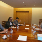 Gallego y Ros ayer en la reunión sobre los presupuestos con Junqueras.