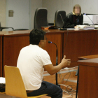 El acusado, ayer en el banquillo durante el juicio celebrado en la Audiencia Provincial de Lleida.