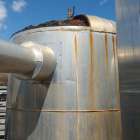 Imágenes de la corrosión de un depósito y tuberías del edificio, incluidas en el proyecto de mejora.