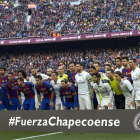 Jugadores de Barça y Madrid rindieron homenaje al Chapecoense en el clásico del pasado sábado.