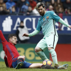 Luis Suárez celebra con Messi y Arda Turan el primer gol azulgrana.