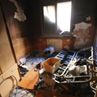 Vista d’un dels quartos d’un pis de l’immoble on es va calar foc la setmana passada.