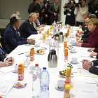 Rajoy frente a Merkel, entre otros, en la reunión de ayer en Bruselas.