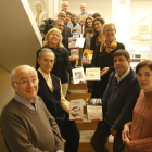 Autors i les seues novetats, al costat dels editors Lluís i Eulàlia Pagès.