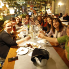 Un dels grups que van celebrar el sopar d’empresa dijous al restaurant Teresa Carles.