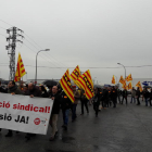 Protesta de los sindicalistas ante la sede de Vall Companys en el Polígono industrial El Segre.