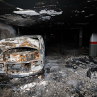 Els Bombers de la Generalitat van sufocar ahir un incendi en un pàrquing del carrer Metall a Alcarràs