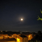 Lluna plena sobre Montoliu de Lleida