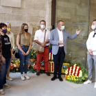 L'alcalde de Lleida, Miquel Pueyo, acompanyat de membres d'ERC, a l'ofrena floral al Roser