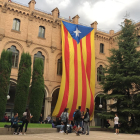 IMATGE | Pengen una estelada gegant a la Universitat de Lleida