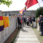 Dos-centes persones es reuneixen al cementiri de Lleida per recordar les víctimes del franquisme
